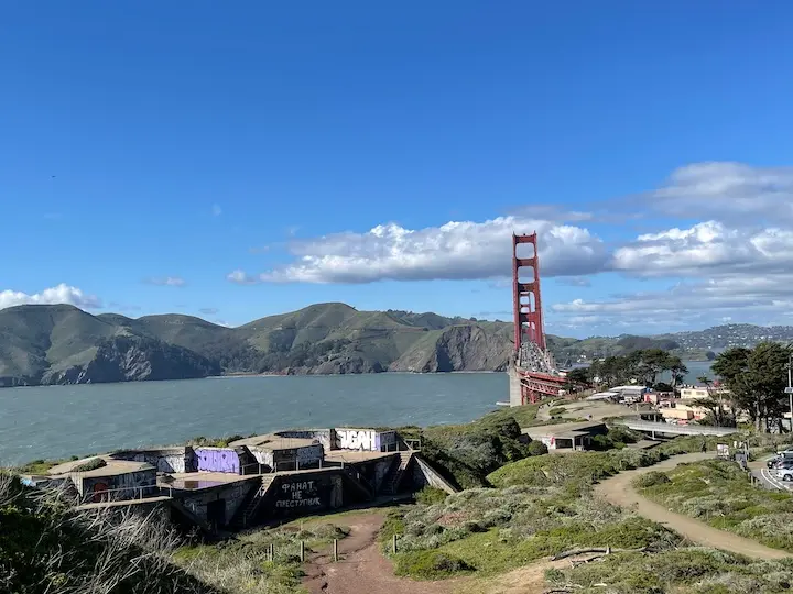 Battery Boutelle with the Golden Gate Bridge in the background.