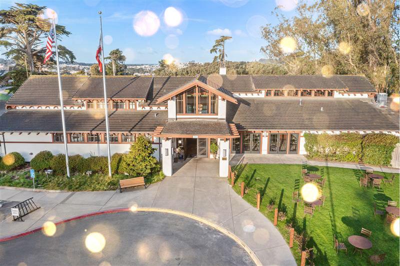 An exterior shot with sparkles of the building that contains Ironwoods Bar & Grill restaurant and the Pro Shop at Presidio Golf Course.