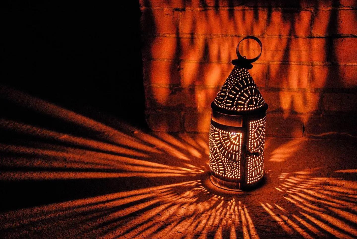 An old lantern with it’s light reflections at Fort Point.