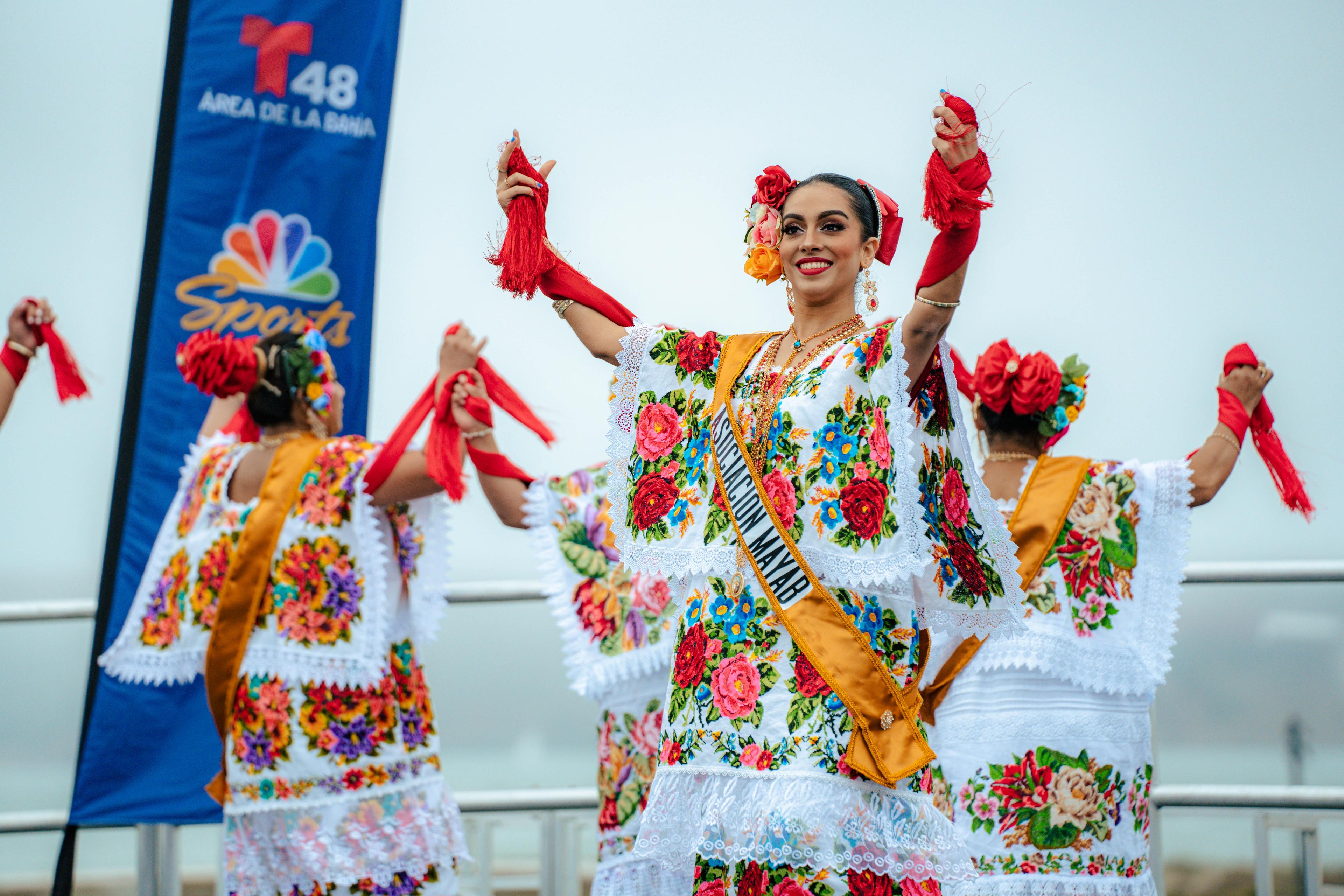 Group of women dancing at Fiesta en el parque event