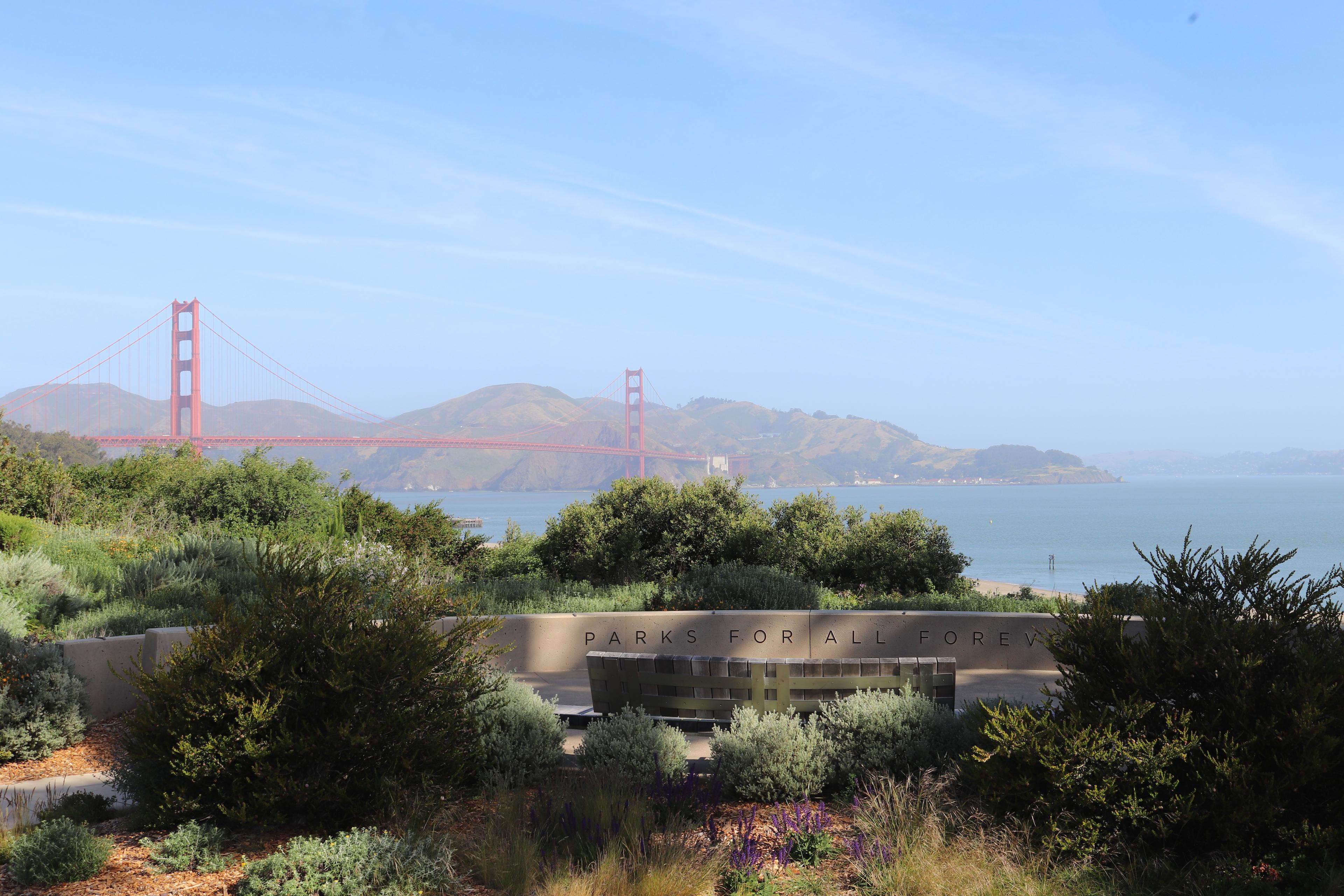 Golden Gate Viewpoint at Battery Bluff with the Golden Gate Bridge in the background