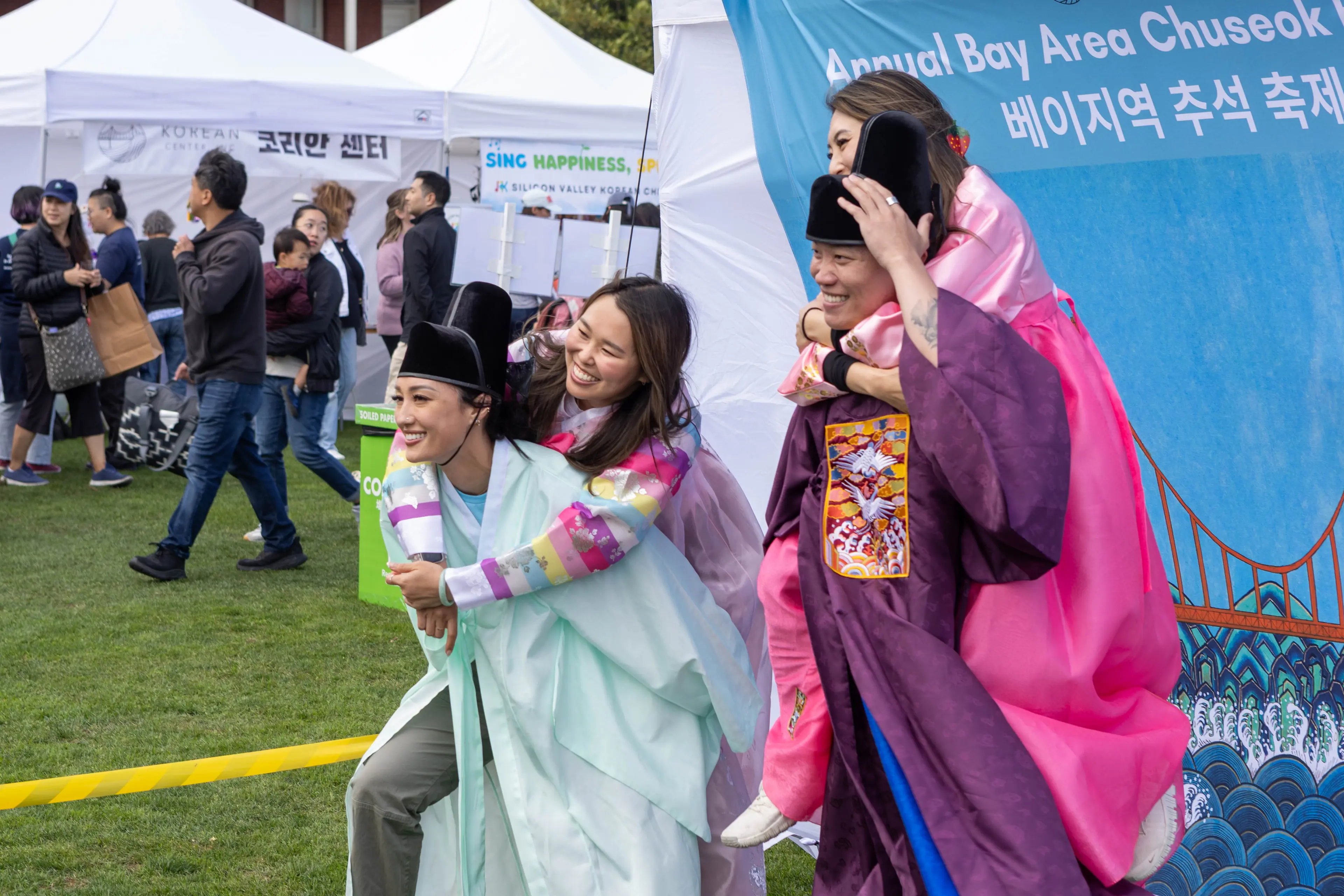 People gathered in traditional Korean clothing for the Chuseok festival