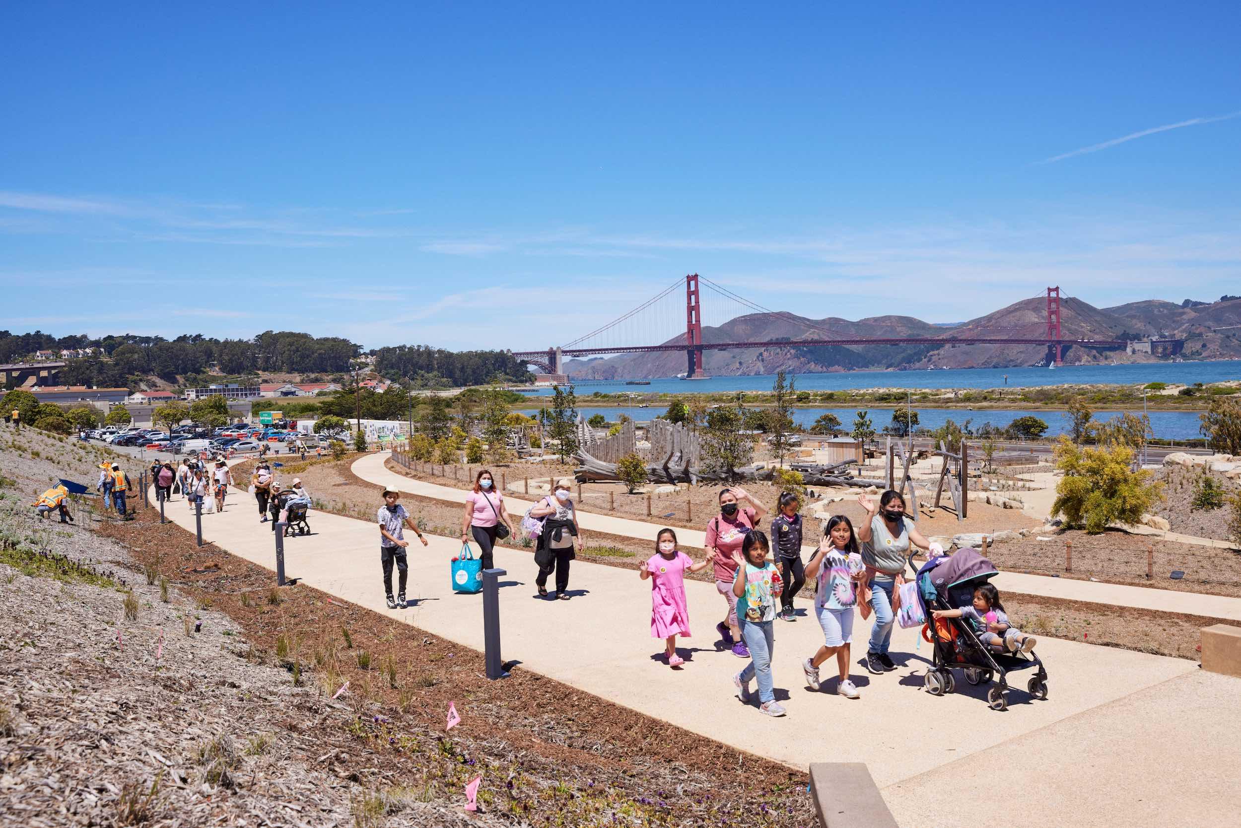 A large youth groups walks up a path at Presidio Tunnel Tops. Photo by Rachel Styer.